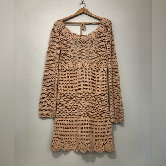 MAJORELLE Dresses & Skirts - MAJORELLE Flower Crochet Knit Women’s Size Medium Tan Coverup Boho Tunic Dress